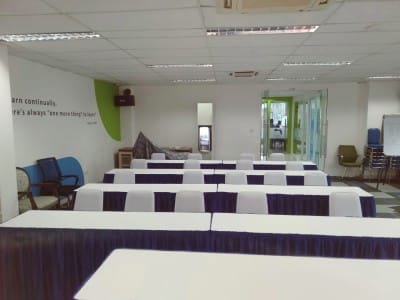 sewa kursi kedungwaringin
