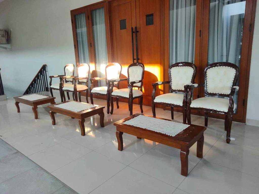 sewa kursi vip kayu