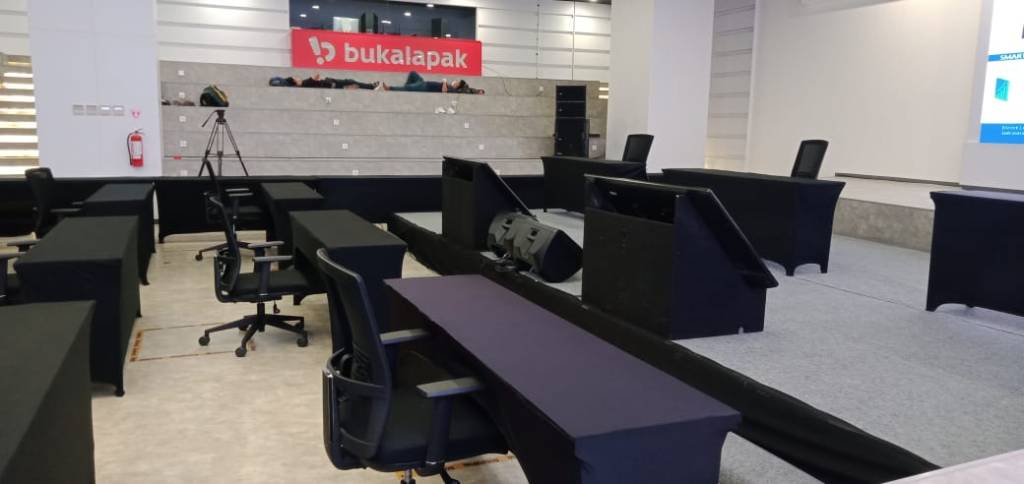 sewa meja ibm jakarta timur
