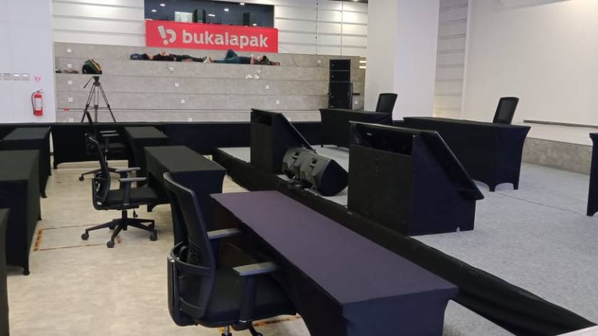sewa meja ibm jakarta timur