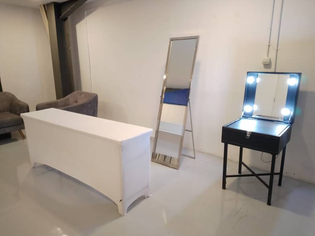 sewa meja ibm jakarta barat