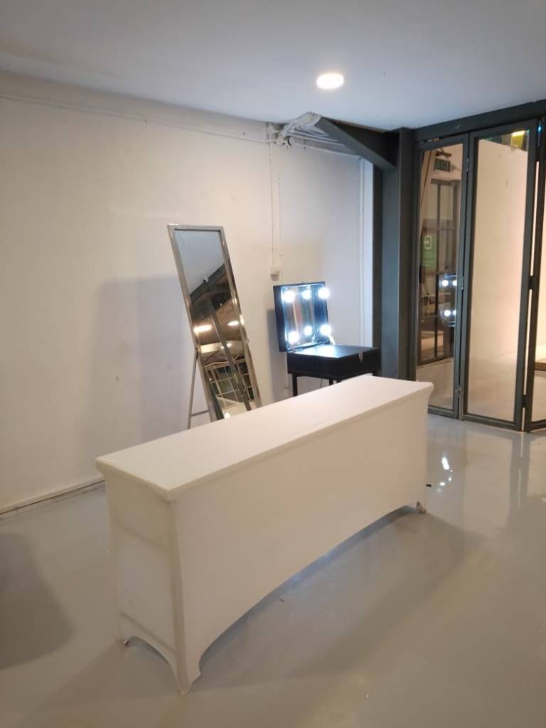 sewa meja ibm jakarta barat