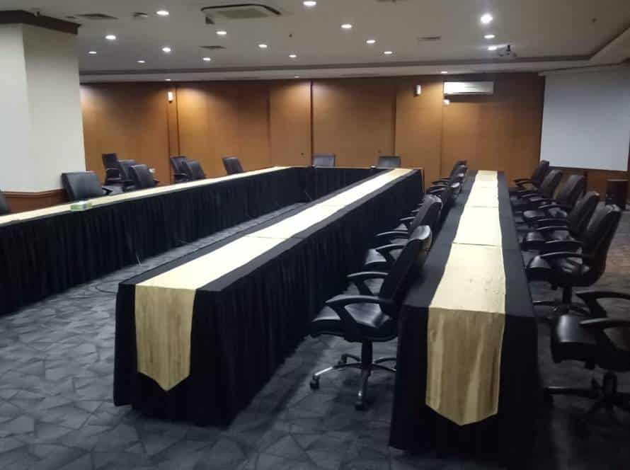 Sewa Meja Kotak Jakarta Utara