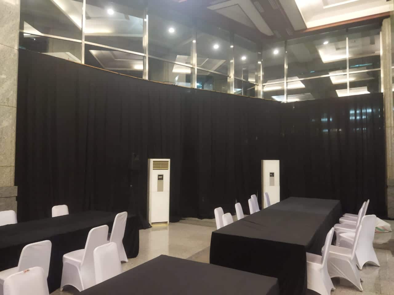 Sewa Meja Kotak Jakarta Timur