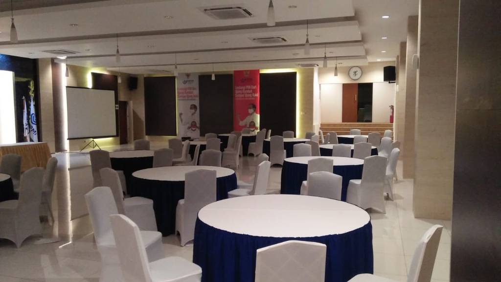 Sewa Meja Bulat Jakarta
